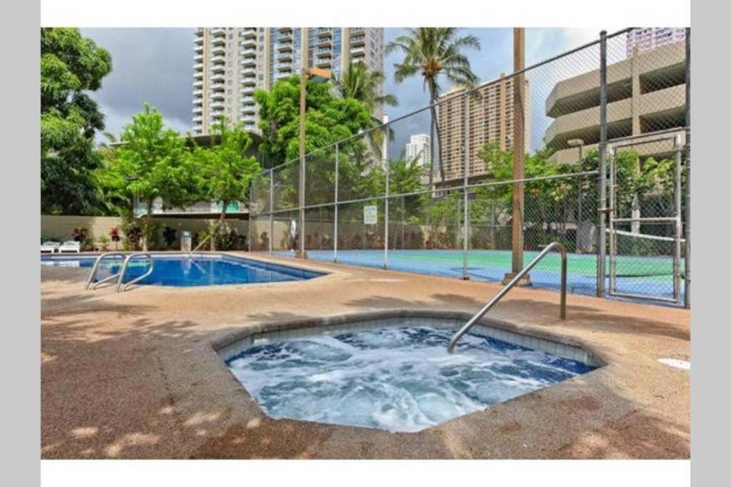 Waikiki Studio Steps To Beach-Mall Free Parking-Wifi Honolulu Exterior photo